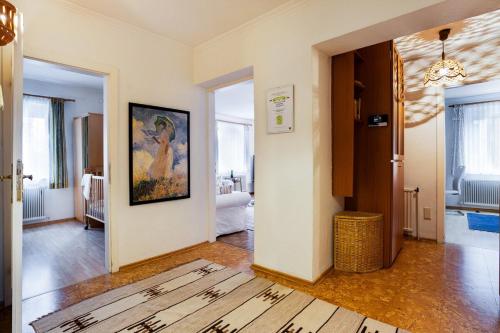 Spacious 3 Room Apt near Historic Center with private Parking