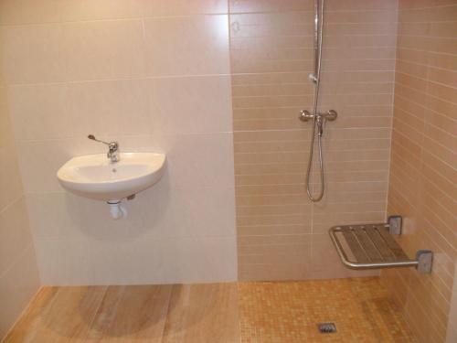 a bathroom with a sink and a shower at Hotel Lo Monte in Pilar de la Horadada