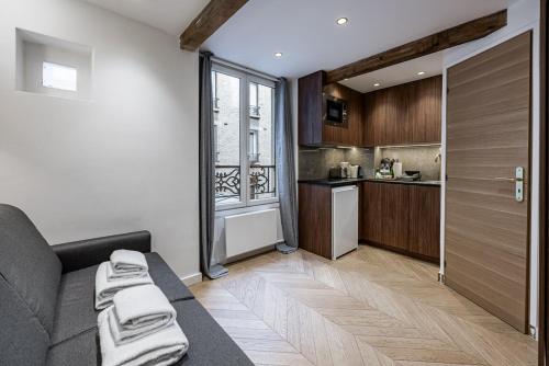 Studio Métro Brochant Paris 17th