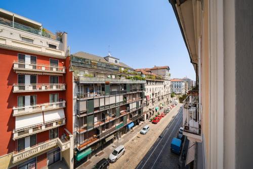 Milan Cathedral 8 minutes - 4 guests - De Angeli Metro