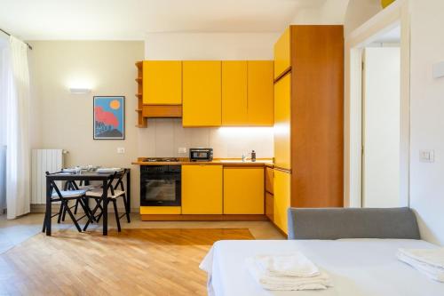Milan Cathedral 8 minutes - 4 guests - De Angeli Metro