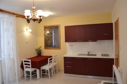 Dapur atau dapur kecil di Tragurium & Salona Apartments