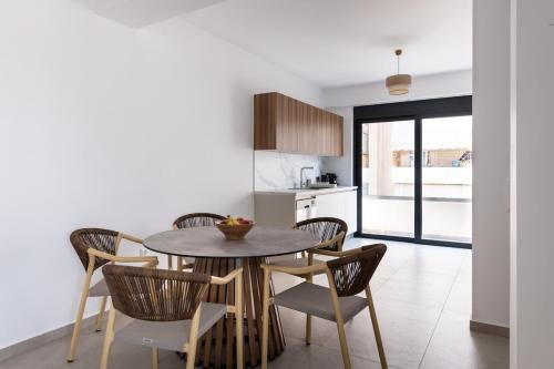 Mystras - Glyfada Pool House & Sea View