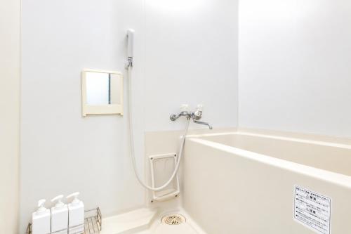 Max 9 people 8 minutes from Shibuya 5 minutes from Shinjuku 1 minute from Harajuku 4 minutes walk from the station Room Sakura