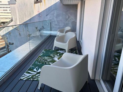 Simplon City Retreat Terrace Near Lausanne Station 64