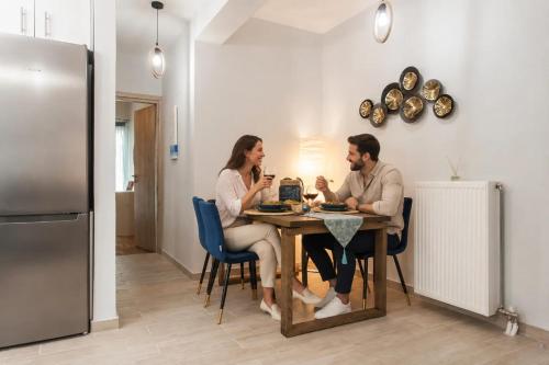 Lovely seaside apartment next to Starbucks opposite the beach park of Flisvos