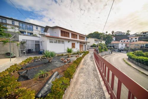 Villa Basalto by Mth