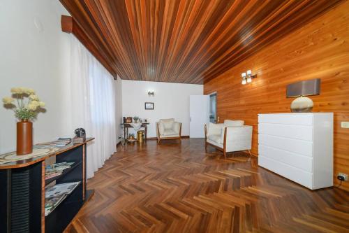 Villa Basalto by Mth