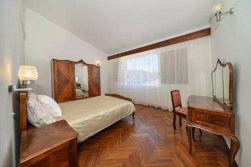 Villa Basalto by Mth