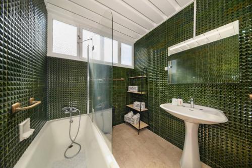 Villa Basalto by Mth