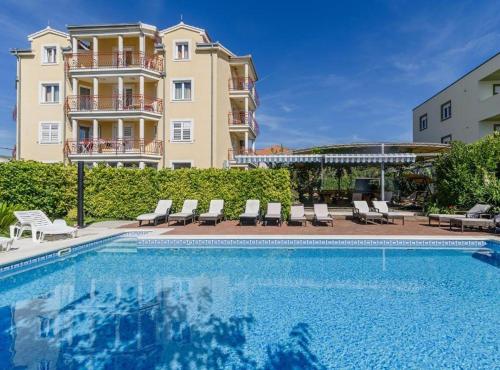 Mary Apartments & Pool