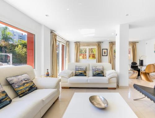 Heated Pool, Terrace & Wi-Fi