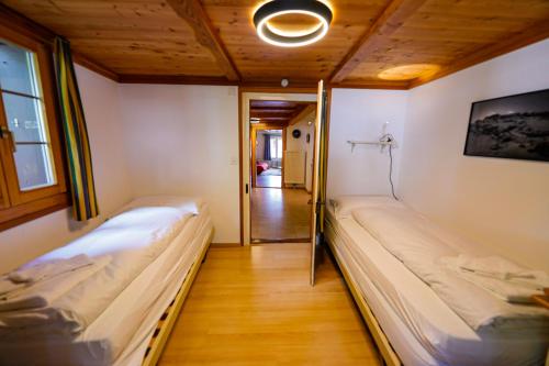 Heimatkunst 02, klassisches Walliser Chalet, teilrenoviert, zentral