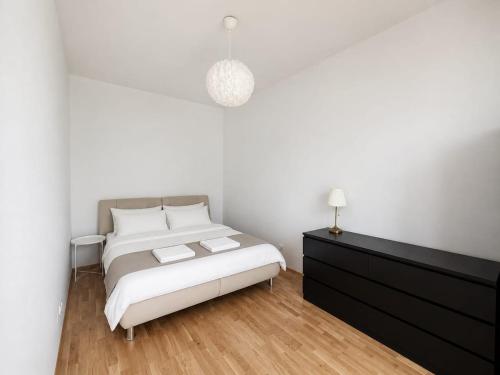 3 bedrooms & balcony near Schonbrunn