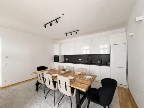 3 bedrooms & balcony near Schonbrunn