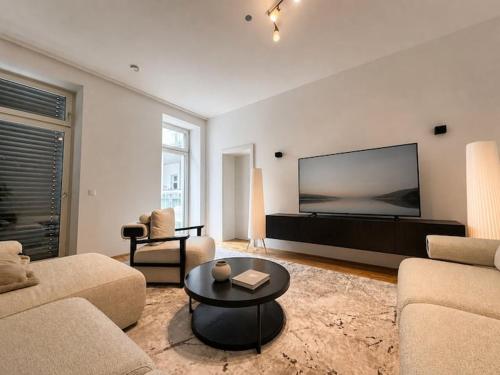 3 bedrooms & balcony near Schonbrunn