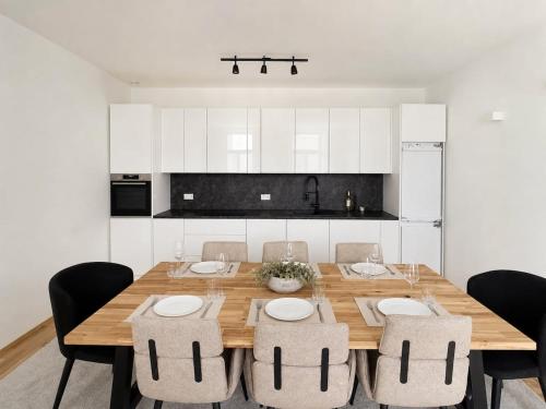 3 bedrooms & balcony near Schonbrunn