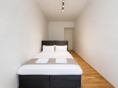 3 bedrooms & balcony near Schonbrunn