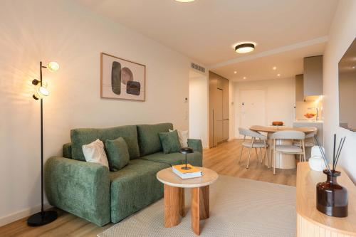 High-End Flat with Rooftop Pool & Views by HostWise