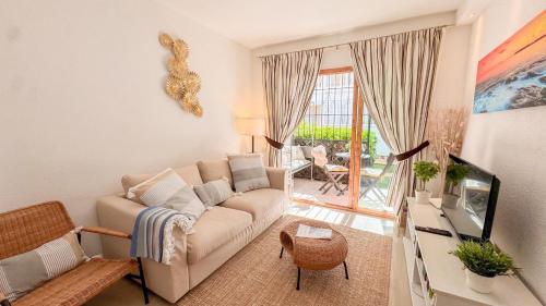 Little Lola, Carabeo Nerja