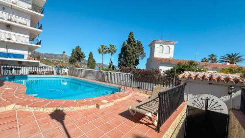 Little Lola, Carabeo Nerja