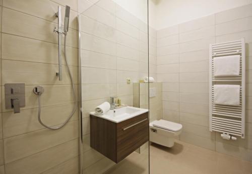 Koupelna v ubytování Alveo Suites