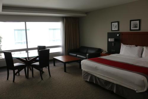 Una cama o camas en una habitación de Radisson Poliforum Plaza Hotel Leon