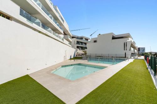 Bright 3-Bedroom Home - Pool & Comfort, Estepona