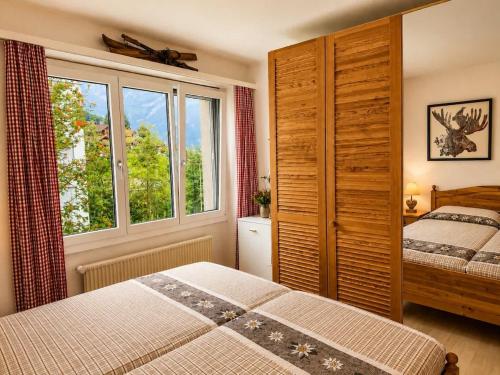 Cozy Apartment with Lake and Mountain View
