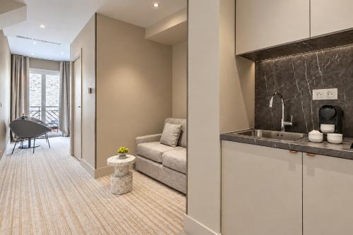 Suites FL By Sweett