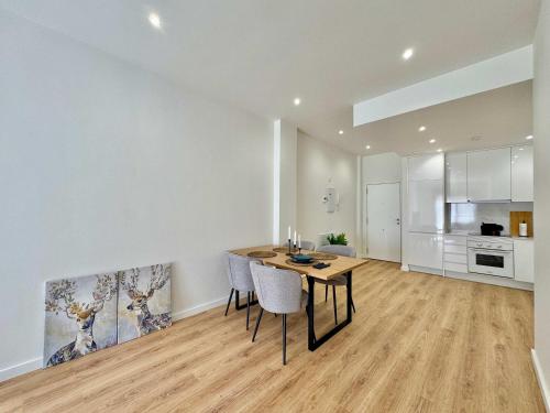 Central Torrevieja 2-Bed Apartment Garage