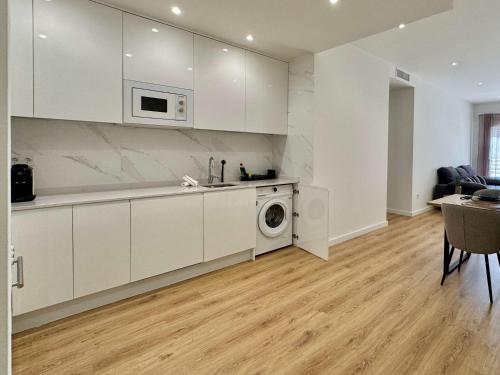 Central Torrevieja 2-Bed Apartment Garage
