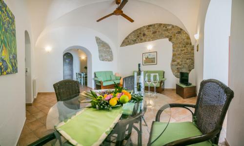 a dining room with a table and chairs at Casa Del Lavatoio in Cefalù