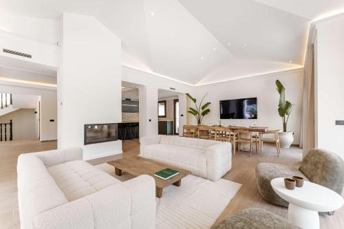 Villa Marbesa I Beach Pool Gym Cinema Outdoor BBQ Parking