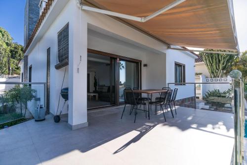 Modern Villa close to Costabella beach