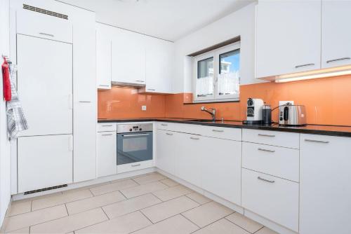 Davos 2BR Apartment with Parking & Large Private Balcony