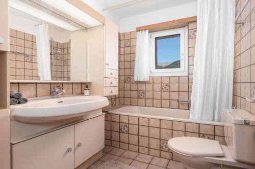 Davos 2BR Apartment with Parking & Large Private Balcony