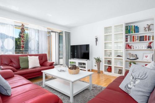 Davos 2BR Apartment with Parking & Large Private Balcony