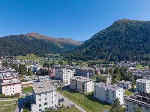 Davos 2BR Apartment with Parking & Large Private Balcony