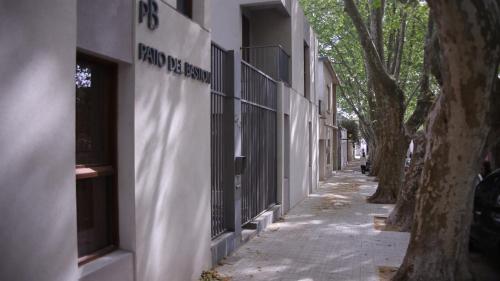 an empty sidewalk next to a white building at Patio del Bastion 07 in Colonia del Sacramento