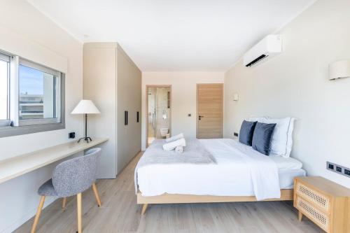 Renovated 2BR Sea Views Spacious Balcony