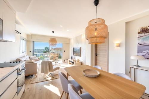 Renovated 2BR Sea Views Spacious Balcony