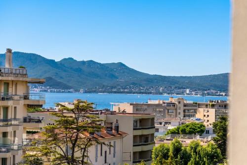 Renovated 2BR Sea Views Spacious Balcony