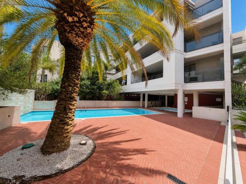 Cannes Escape Renovated 2BR AC Pool Terrace