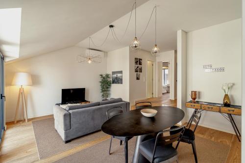 BAIRRO ALTO MODERN WITH TERRACE AND GARAGE by Homi