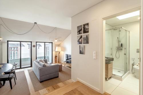 BAIRRO ALTO MODERN WITH TERRACE AND GARAGE by Homi