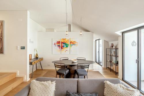 BAIRRO ALTO MODERN WITH TERRACE AND GARAGE by Homi
