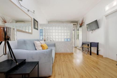 St. Peter - Loft at 50m from Metro (up to 4)