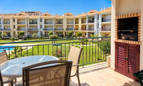 Vila Columbus T2 Frente Mar e Piscina