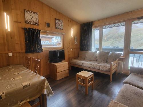Appartement 2 pièces avec balcon sud/ouest, vue montagne, Wi-Fi